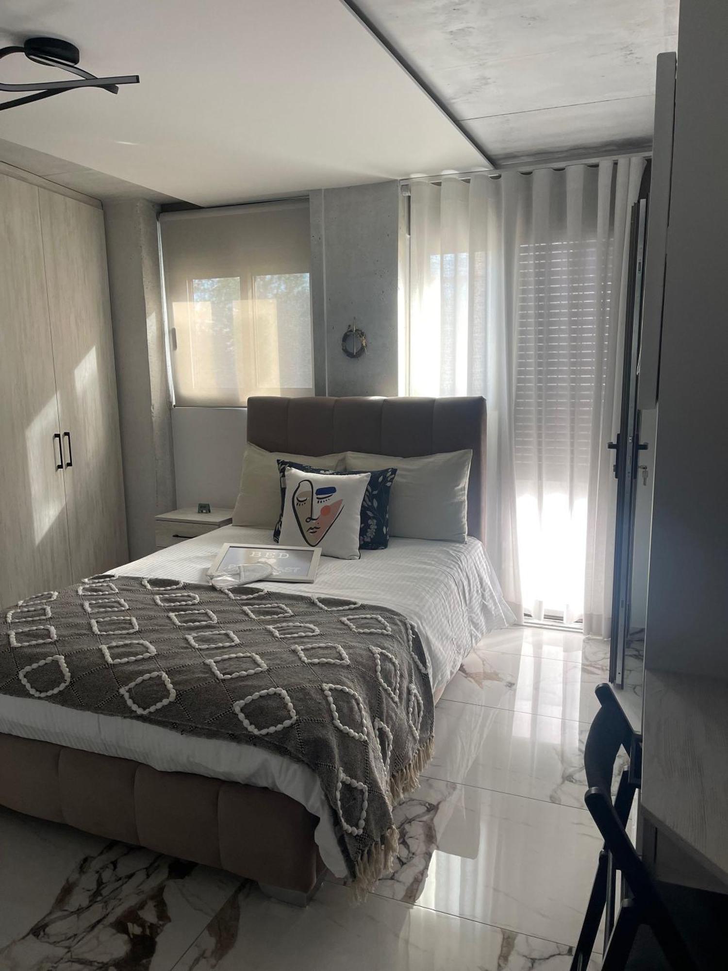 Sea View Apartment *